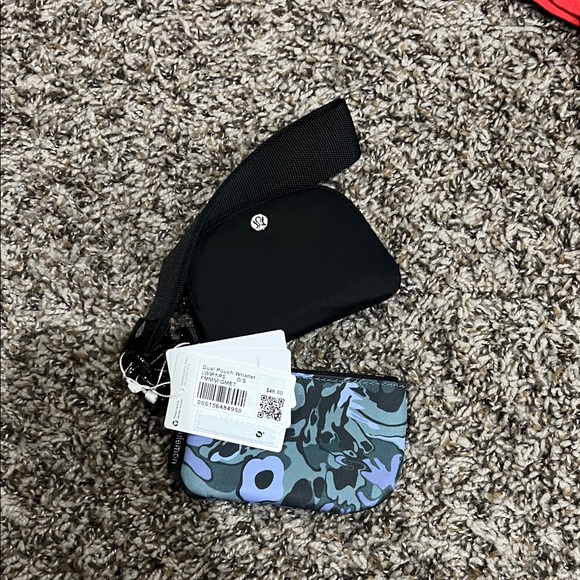 lululemon athletica Accessories - DUAL POUCH WRISTLET LULULEMON